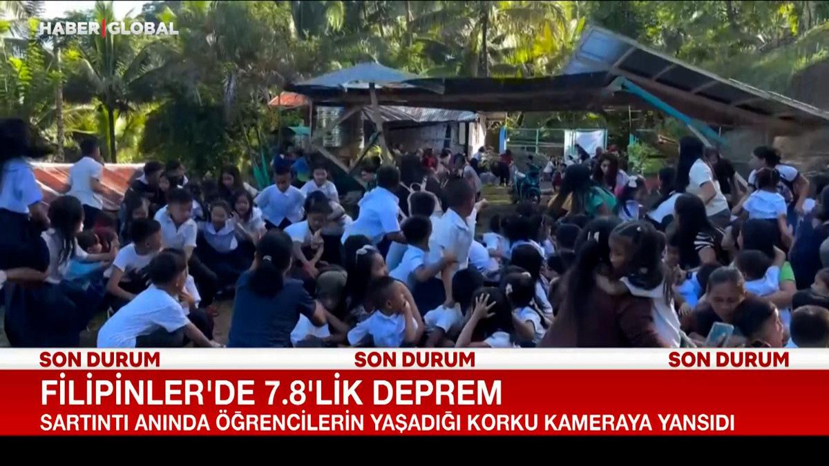 7.8’lik depremde sığındıkları çatı öğrencilerin üzerine çöktü