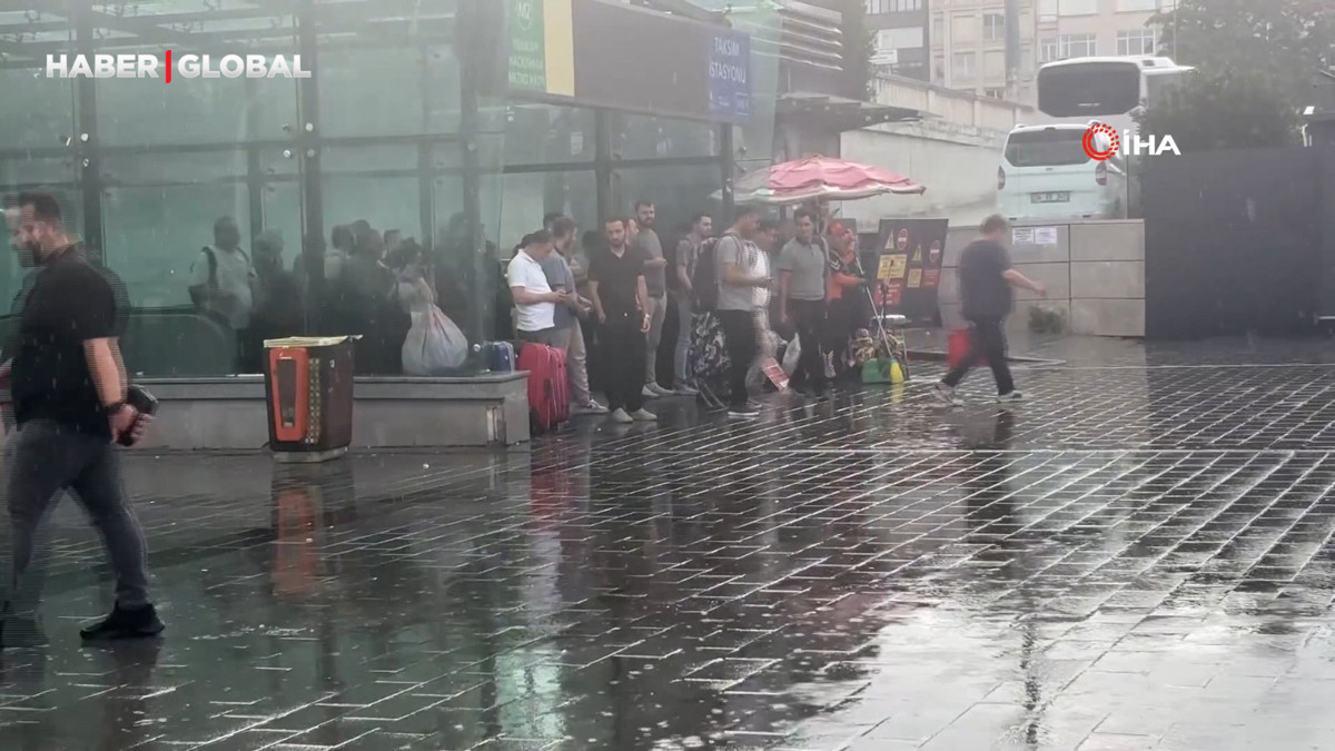 İstanbul'da sağanak yağış başladı