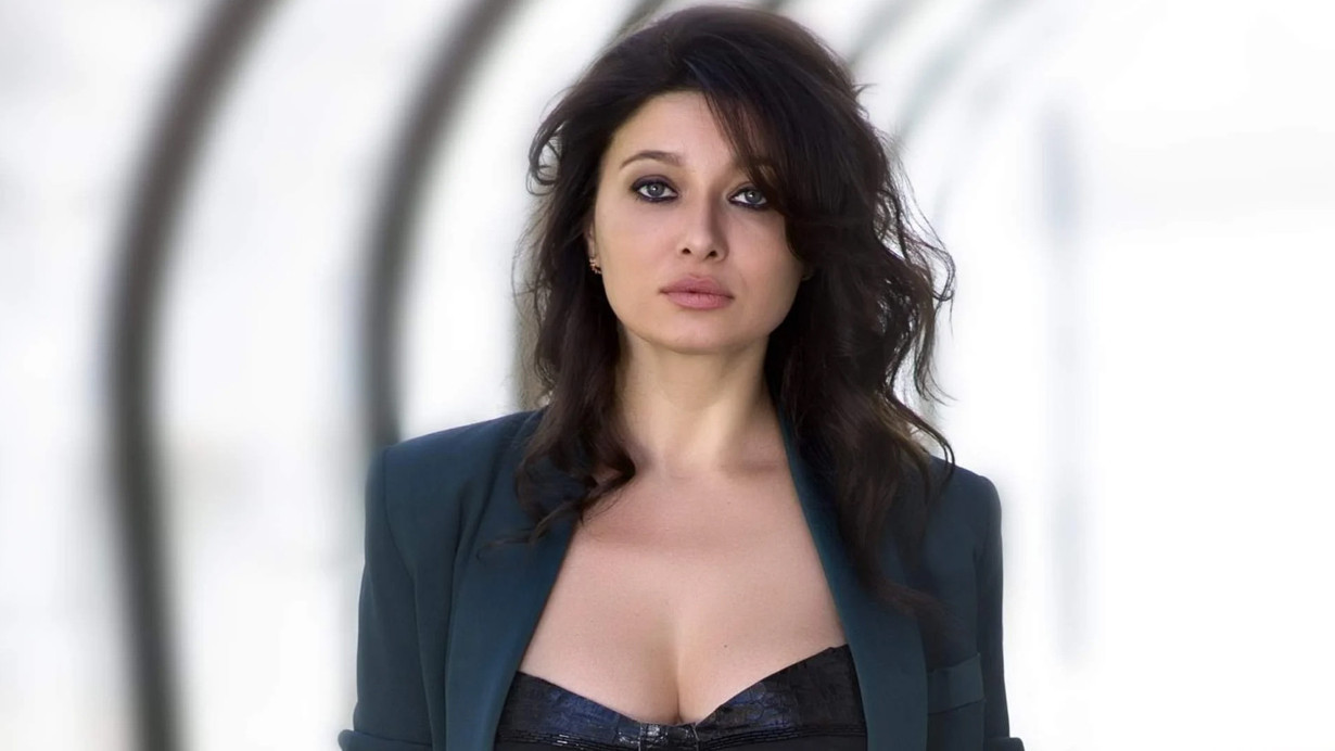 Nurgül Yeşilçay في فيلم "هروب مومياء" عام 2003