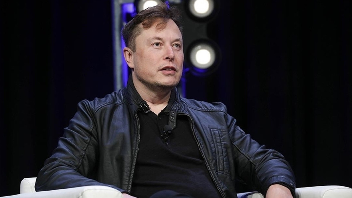 Elon Musk, serveti 800 milyar doları aşan ilk kişi oldu