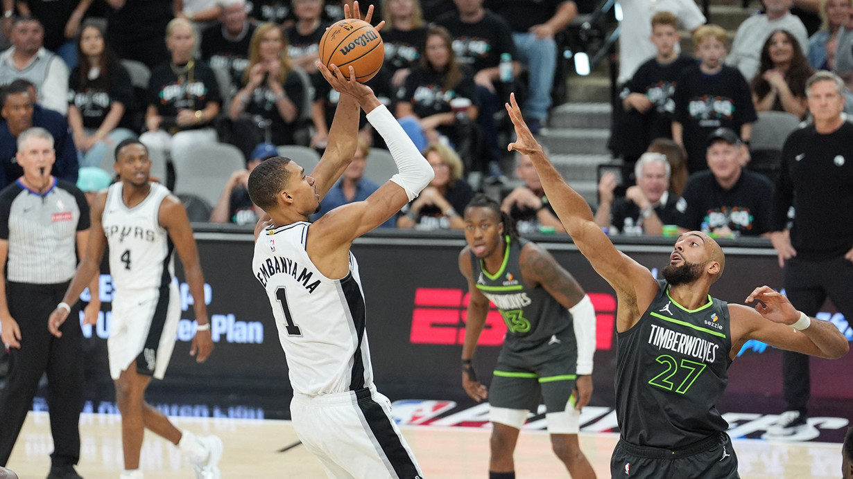 38 sayı farkla kazanan San Antonio Spurs, Minnesota Timberwolves karşısında  seriyi eşitledi