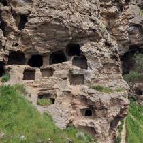 Sivas'ta "mağara apartmanları" dikkat çekiyor