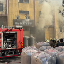 Esenyurt'ta su pompası imalatı yapılan fabrikada korkutan yangın