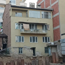 Bilecik'te inşaat sırasında binanın temeli kaydı: Apar topar tahliye edildiler