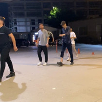 Bursa'da parktaki gençlere pompalı tüfekle saldırdı