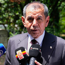 Dursun Özbek'ten "yapı" göndermesi: "Yanlış anlayacaklar, değiştiriyorum"