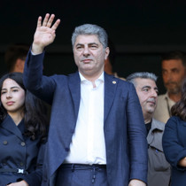 Hakan Safi'den tebrik: Camia eskiyi tercih etti
