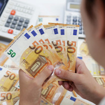 İtalya'nın en büyük bankası Intesa rakibi için 30 milyar euro teklif verdi