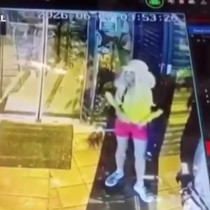Bursa'da mini etek giyip peruk takan erkeğin yaptıkları şoke etti!