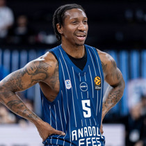 Anadolu Efes, Lee ile yollarını ayırdı
