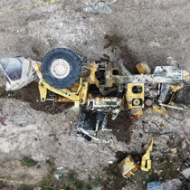 İş makinesi 20 metrelik uçurumdan yuvarlandı