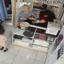 250 TL yerine 100 TL vermek isteyen kadın, terzinin kızına saldırdı