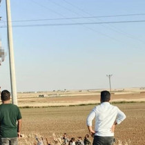 Şanlıurfa'da feci olay: Akıma kapıldığı direkte asılı kaldı
