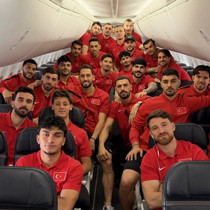 A Milli Takım'ın Dünya Kupası yolculuğu başladı! 2 futbolcu dışarıda kaldı