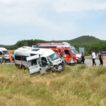 Edirne'de minibüs tankere çarptı: 16 yaralı