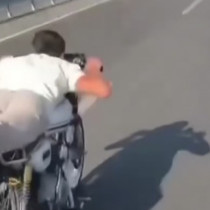 Trafiği tehlikeye atan motosiklet sürücülerine 138 bin lira ceza