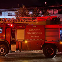Sakarya'da iki katlı evde korkutan yangın
