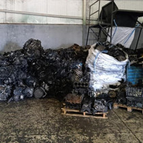 Sakarya'da kaçak araba parçaları gizlenen depoya operasyon
