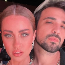 Sosyal medyadan duyurdu! Derya Uluğ ile Asil Gök nişanlandı