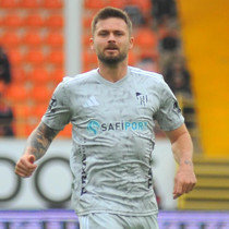 Kocaelispor'da orta saha oyuncusu Linetty'nin sözleşmesi uzatıldı