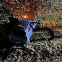 Navigasyon yolu yanlış gösterdi, aracıyla dereye uçtu