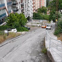 Ankara'da araçların çıkamadığı yokuş gündem oldu