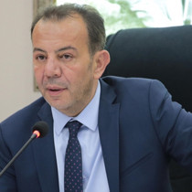 Tanju Özcan CHP'den istifa etti