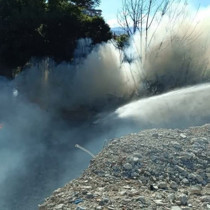 Antakya'da hurdalık ve çöplük yangını