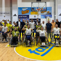 Fenerbahçe, Beşiktaş'ı yenerek final serisinde öne geçti
