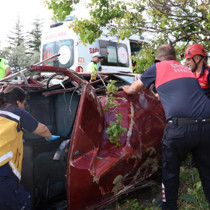 Sınav yolunda kaza geçirdiler: 3 yaralı