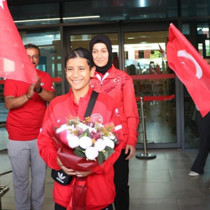 Dünya Şampiyonu Ayşegül Açık’a coşkulu karşılama