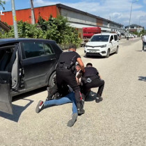 Gerçeğini aratmayan tatbikat: Şahısları yere yatırıp yakaladılar