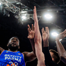 TOFAŞ, Birleşik Amerikalı pivot Terrell Carter ile sözleşme imzaladı