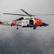 ABD'de Sahil Güvenlik helikopteri, Alaska'da eğitim uçuşu sırasında düştü