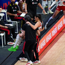 Milli voleybolcu Karmen Aksoy, ameliyat edildi