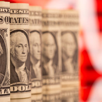 Dolar küresel para birimleri karşısında güçleniyor