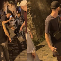 Galata'da 'fırça düşürme' oyunu tutmadı: Rus turistler dolandırıcılığı engelledi