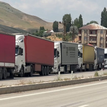 Türkiye-İran sınırında 5 kilometrelik tır kuyruğu oluştu