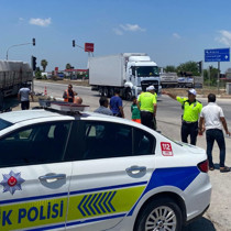 Adana'da tır iki otomobile çarptı: 5 kişi yaralandı
