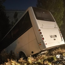 Servis aracı şarampole yuvarlandı: 8 yaralı