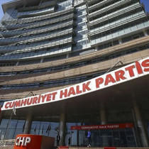 CHP'de 26 il başkanı görevden alındı
