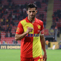 İsmail Köybaşı, 37 yaşında futbola veda etti