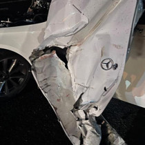 Sivas’ta traktöre çarpan Mercedes hurda yığınına döndü
