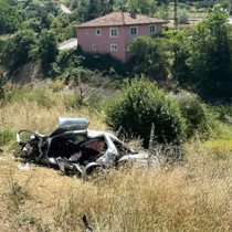 TEM Otoyolu’nda otomobil şarampole devrildi