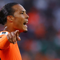 Liverpool, Van Dijk'ı satış listesine koydu: Ezeli rakipler devrede