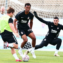 Beşiktaş, hazırlıklarını çift idmanla sürdürdü