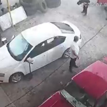 Hava basılan itfaiye aracının lastiği patladı; 1 yaralı
