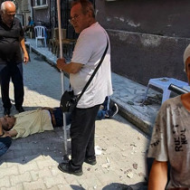 Kaldırımda çay keyfi kabusa döndü... Az daha canında oluyordu