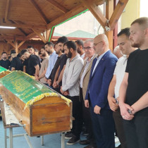Kocaeli'de tıra çarpan otomobildeki baba ve oğlu öldü