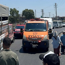 Sulama kanalına uçan otomobildeki anne ve 2 çocuğu kurtarıldı